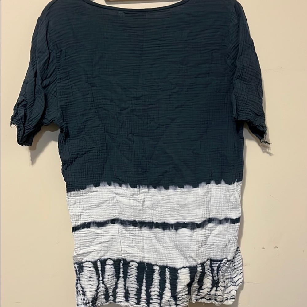 Stevie Hender Blue and White Asymmetrical Short Sleeve Tee Size Medium - Picture 5 of 6